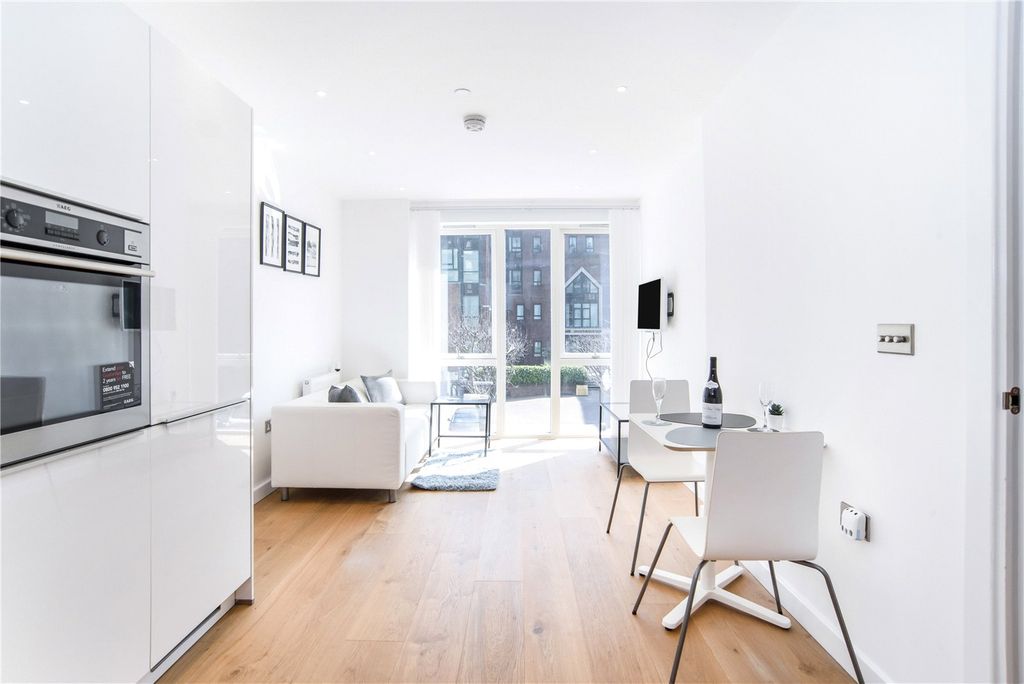 Property photo 1 of 9 Reception/Kitchen