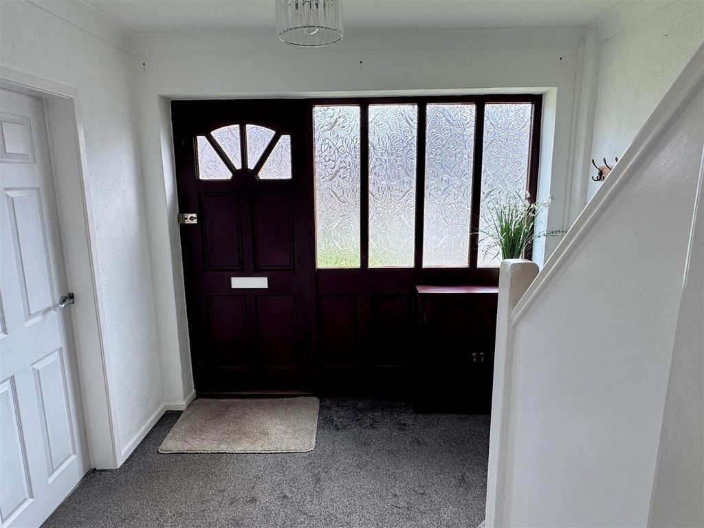 Property photo 2 of 16 Hall 1.Jpg