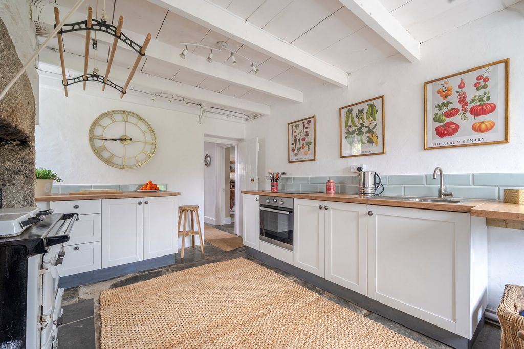 Property photo 3 of 31