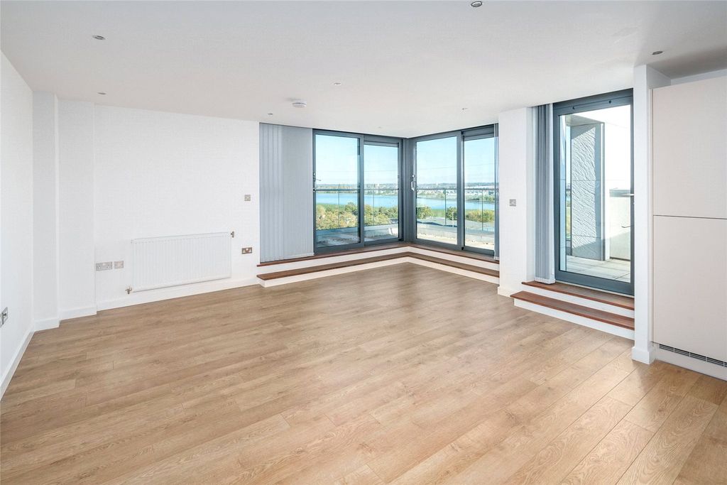 Property photo 2 of 21 Picture No. 17