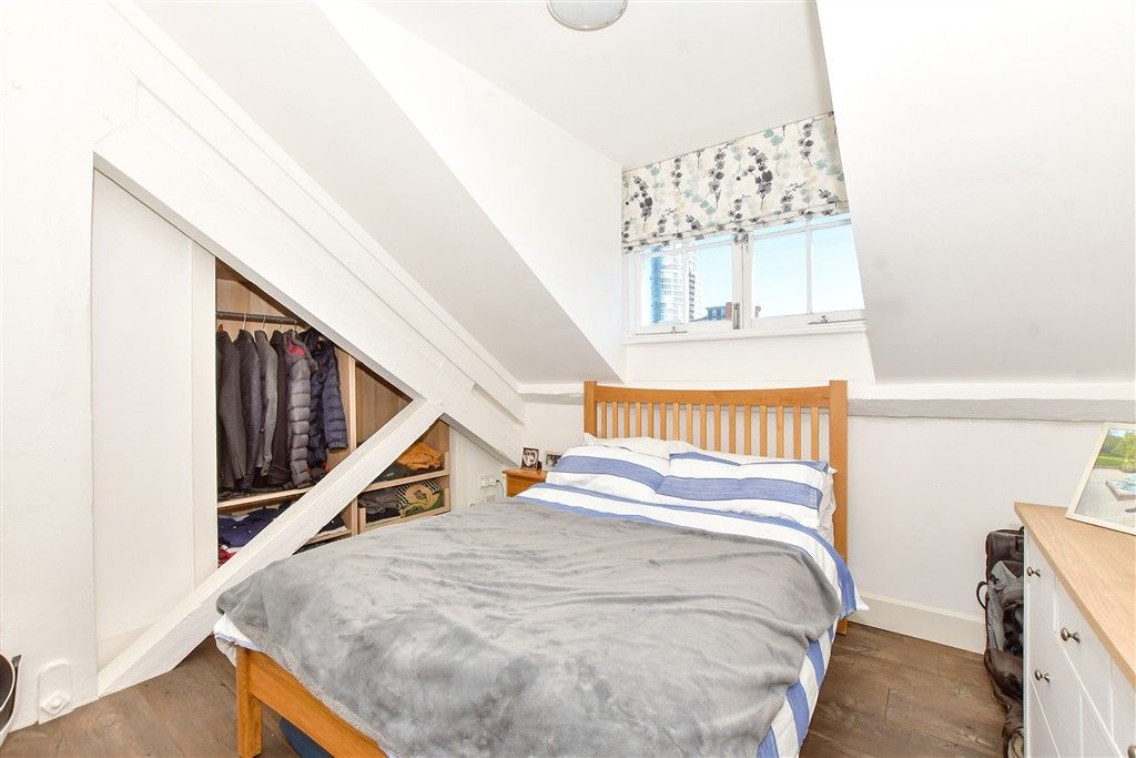 Property photo 3 of 8 Bedroom