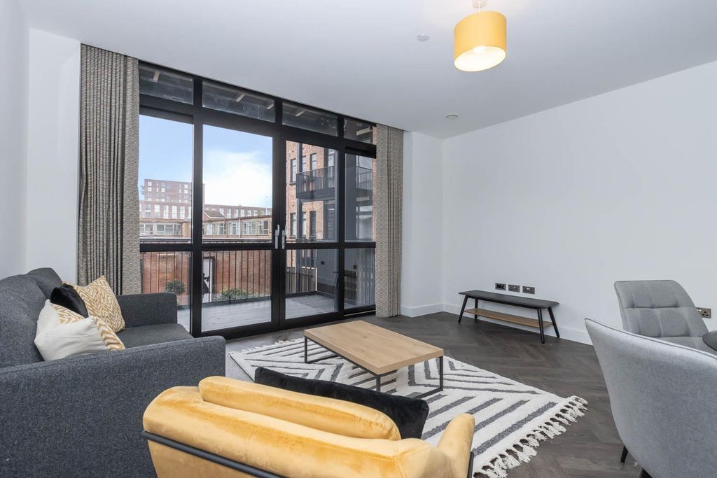 Property photo 1 of 13 Lounge
