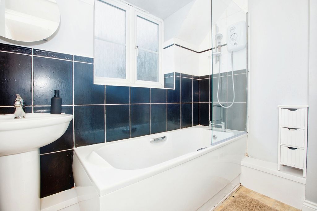 Additional image 8 of 1 bed flat for saleHawks Rise, Yeovil, Somerset BA22