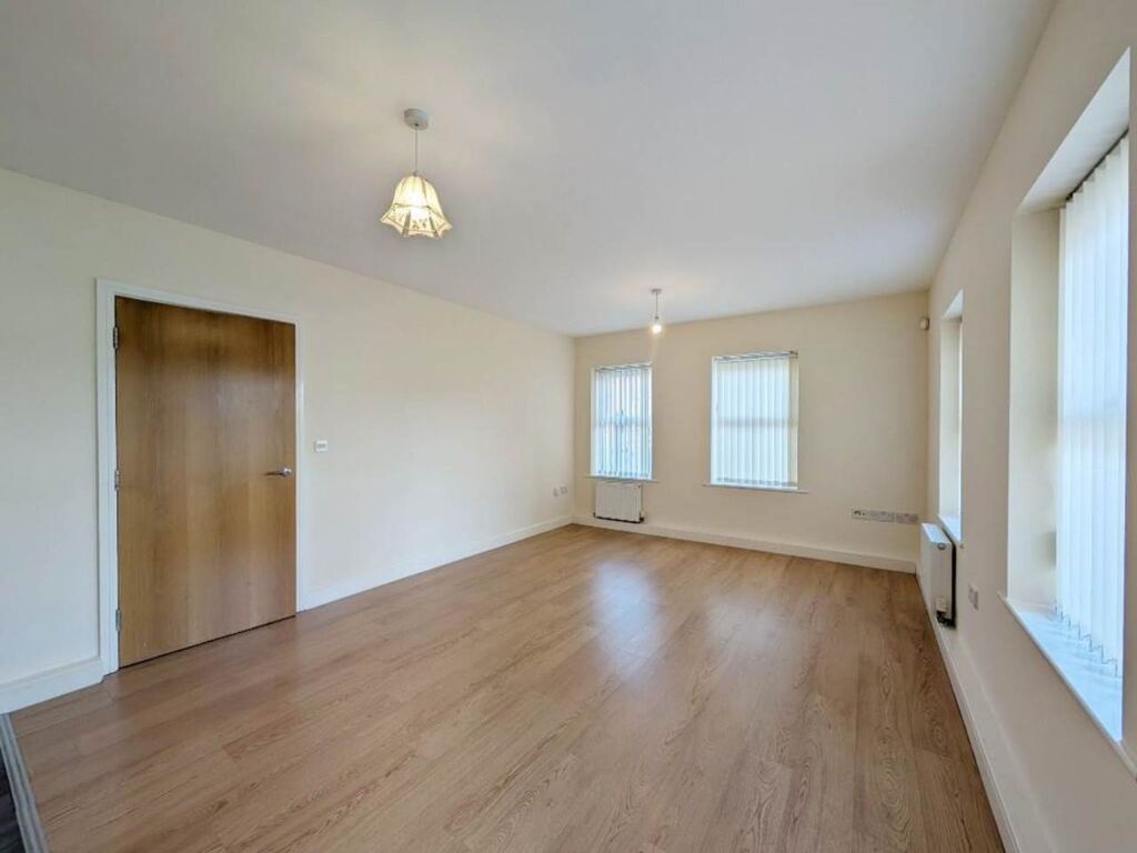 Property photo 3 of 7 Lounge
