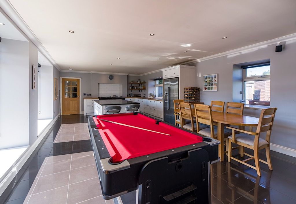 Property photo 3 of 17 Dining Kitchen