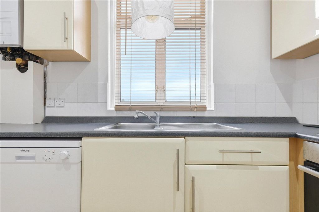 Property photo 3 of 8 Kitchen