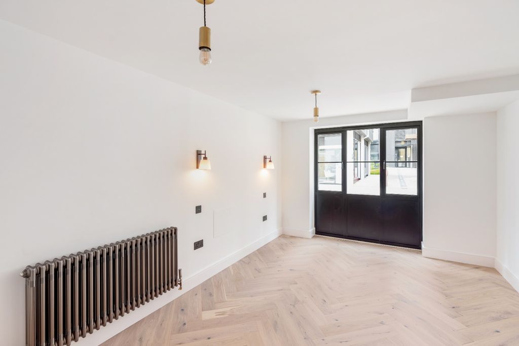 Property photo 3 of 18 4310944