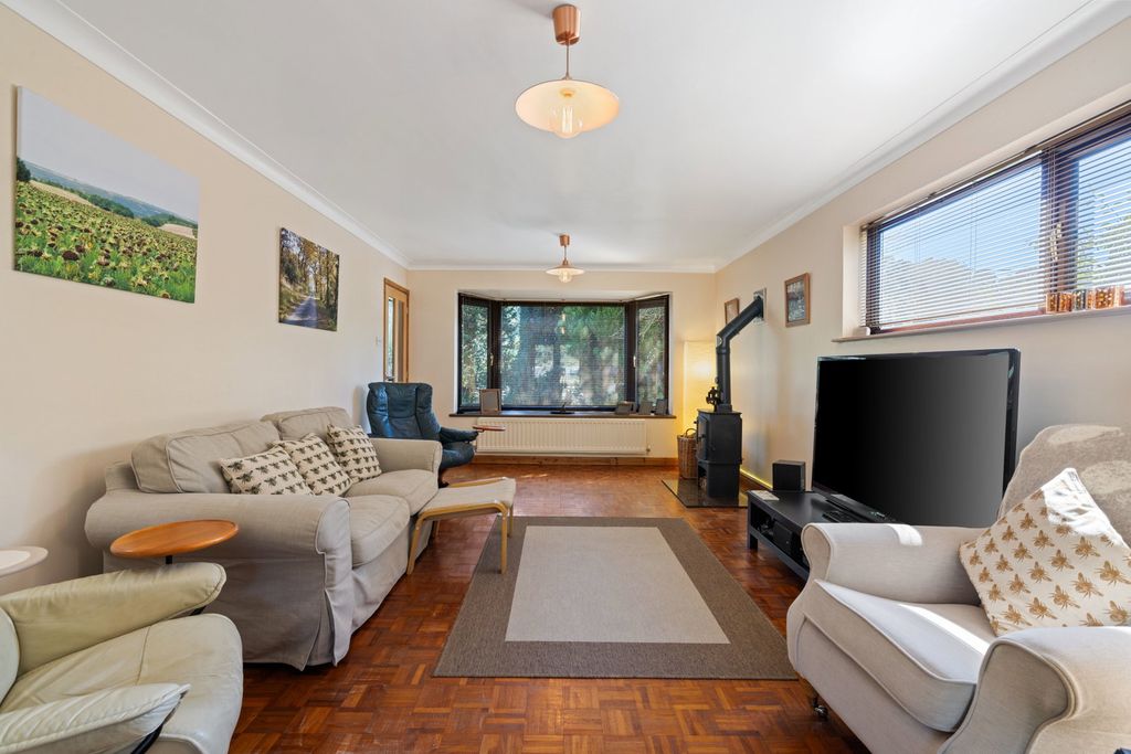 Property photo 3 of 32