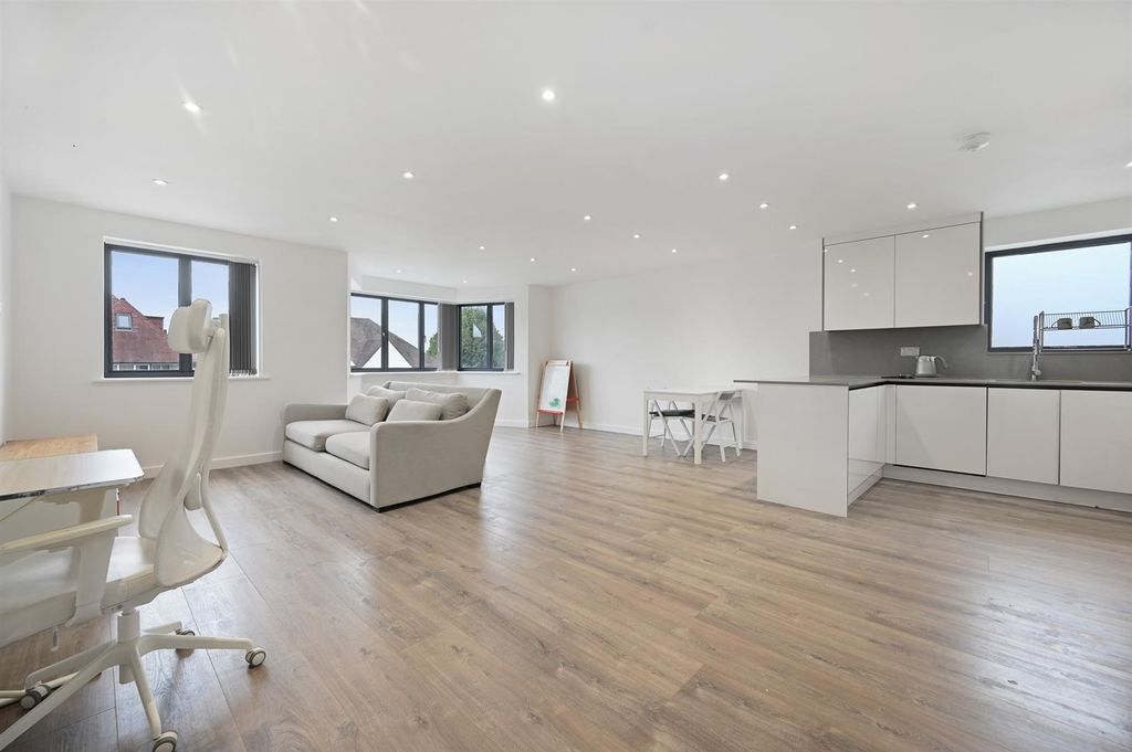Property photo 2 of 12 Brcwrealty- Flat , 18-20 Hoop Lane- Reception 3 (1