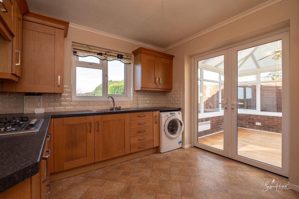 Property photo 3 of 21 Kitchen