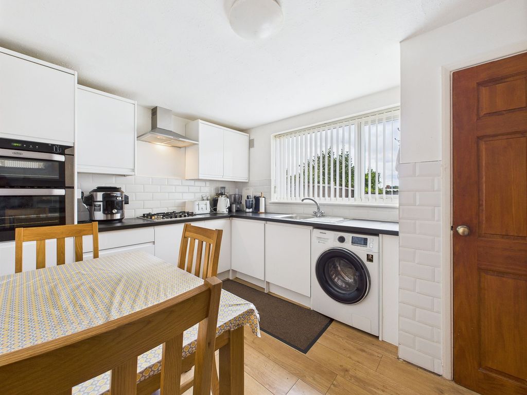 Property photo 3 of 14 Breakfast Kitchen