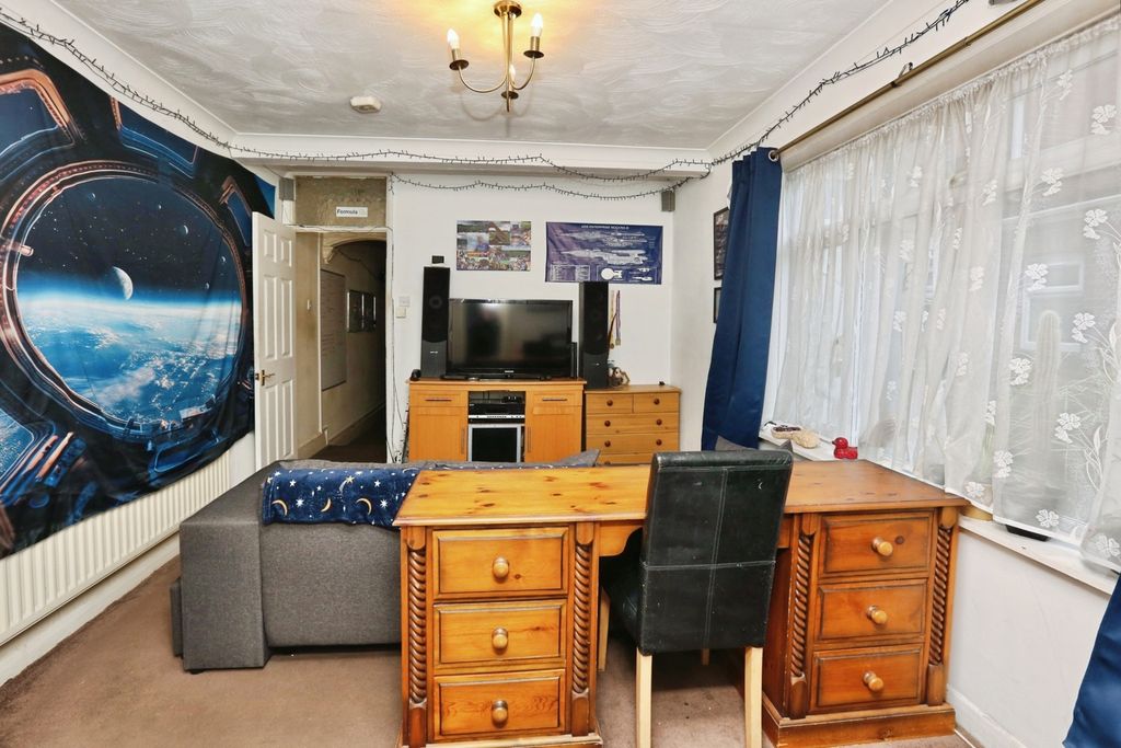 Property photo 3 of 12 Photo