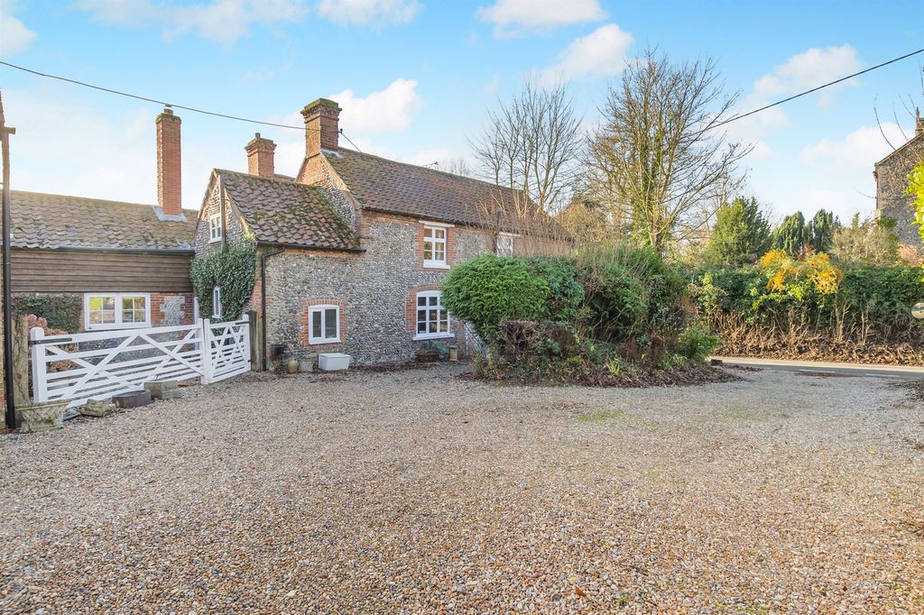 Property photo 2 of 17