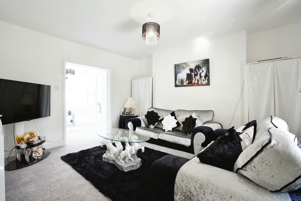 Property photo 2 of 18 Photography
