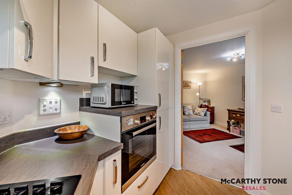 Property photo 3 of 23 Kitchen: