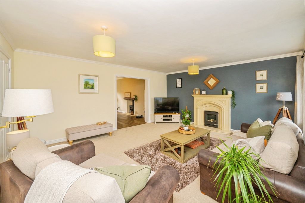 Property photo 3 of 21