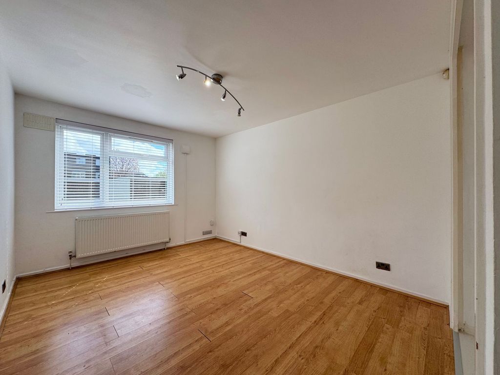 Property photo 3 of 16 Bedroom