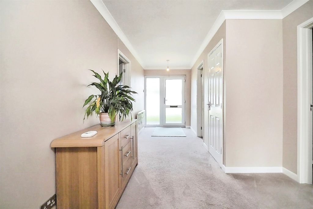 Property photo 2 of 13 Entrance Hall