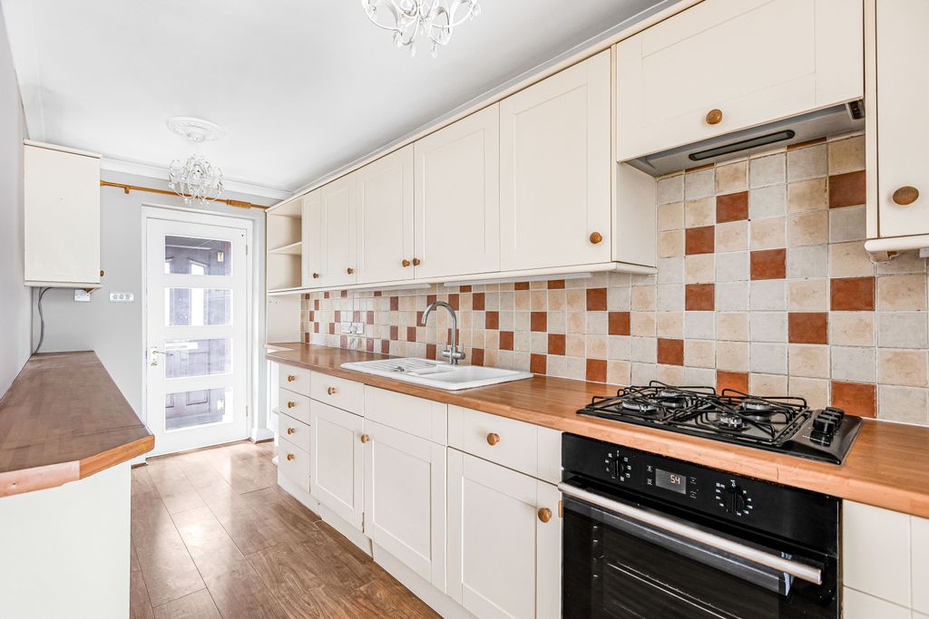 Property photo 2 of 18 Picture No. 06
