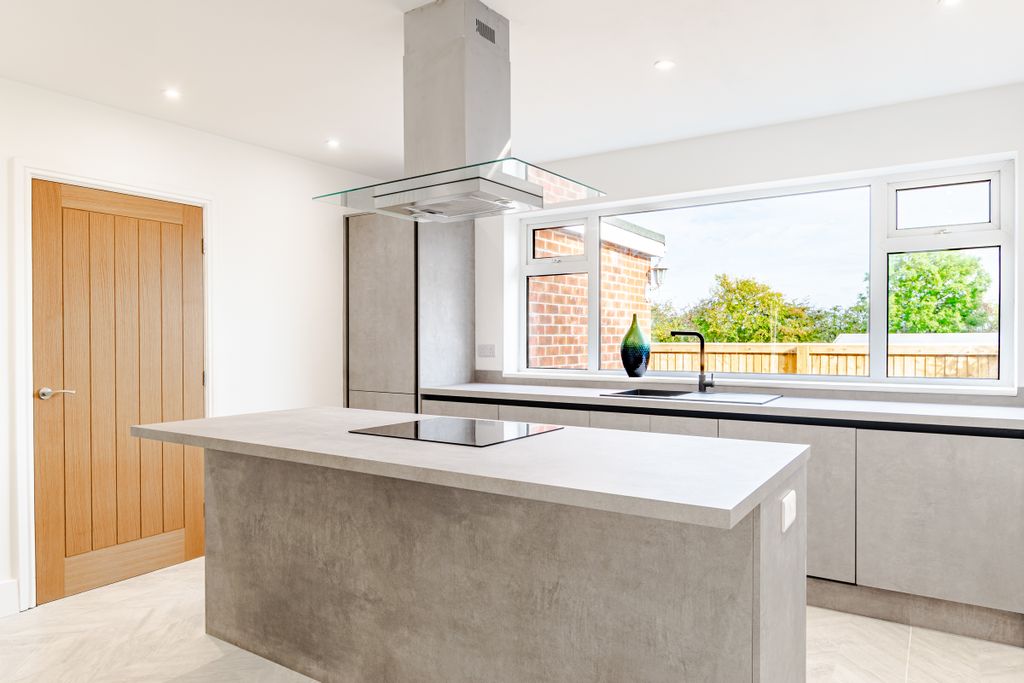 Property photo 1 of 27 Livingspace5