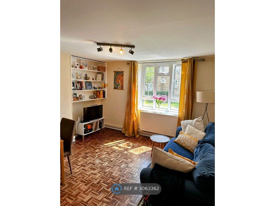 Property photo 1 of 7 Living Room