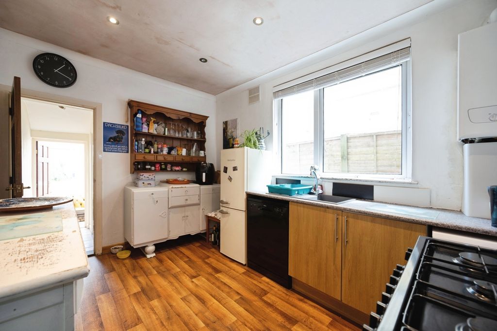 Property photo 3 of 18 Pbox-Img.Jpg