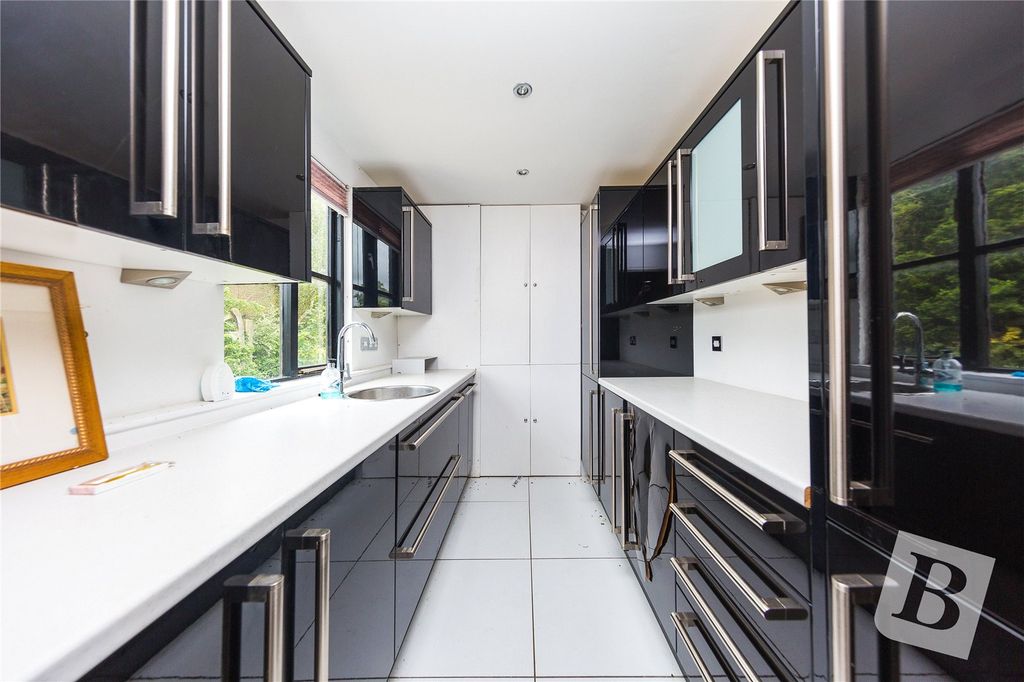 Property photo 3 of 11 Kitchen Area