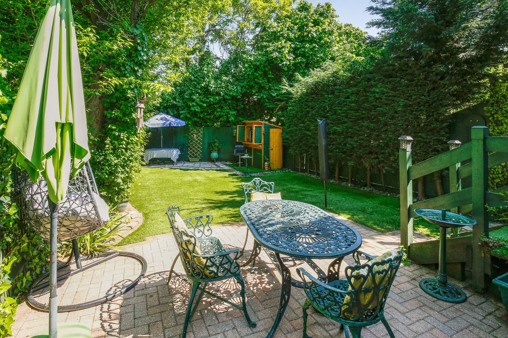 Property photo 3 of 33