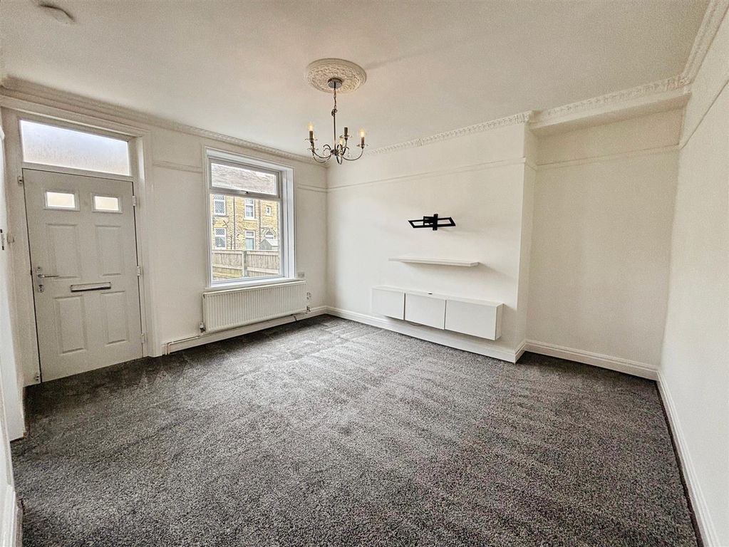 Property photo 3 of 7 Living Room