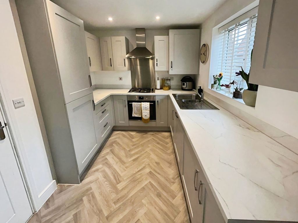 Property photo 3 of 13 Kitchen