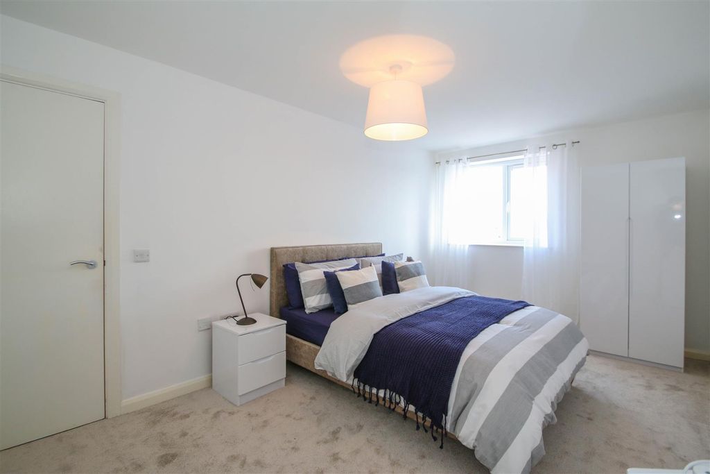 Property photo 3 of 5