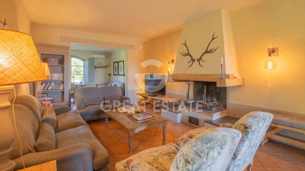 Property photo 2 of 58 Interiors