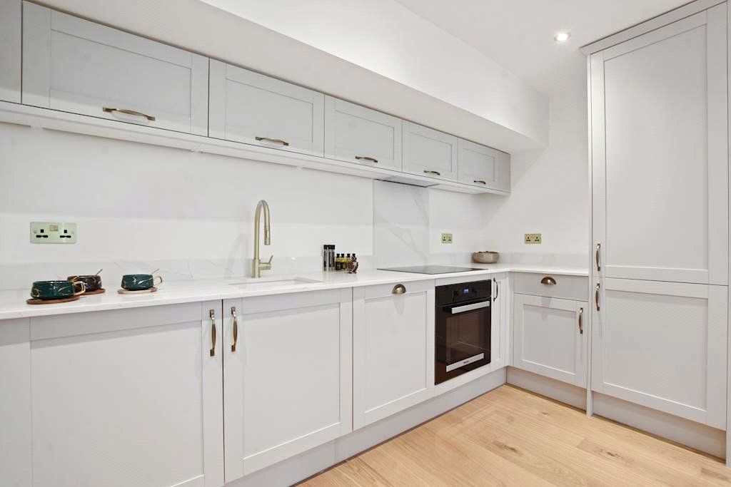 Property photo 3 of 10 Kitchen