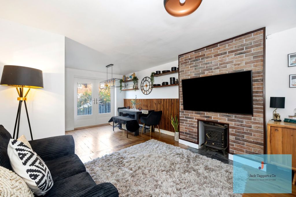 Property photo 1 of 21