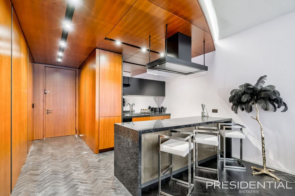 Property photo 2 of 31