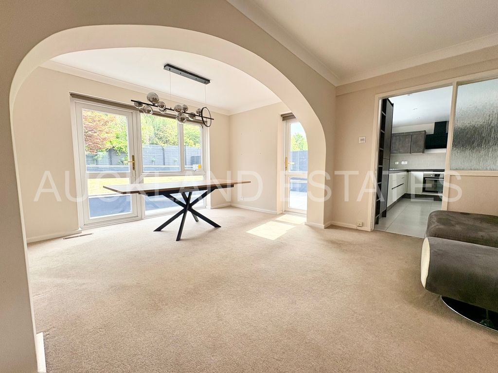 Property photo 3 of 30 Image00019