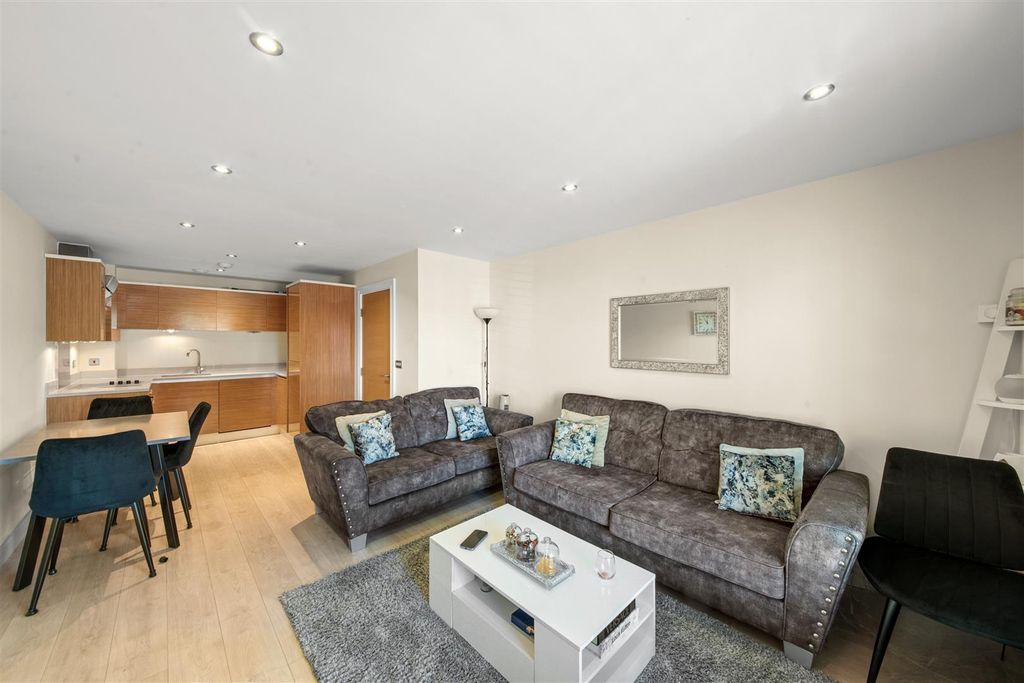 Property photo 2 of 21