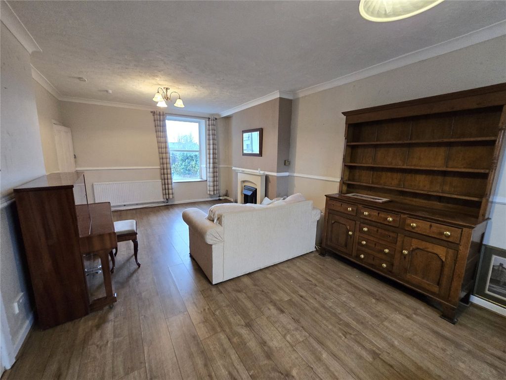 Property photo 2 of 20 Picture No. 17