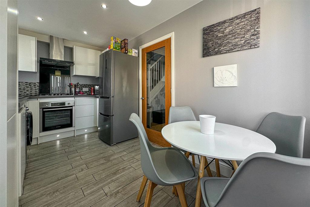 Property photo 2 of 16 Kitchen/Breakfast Room