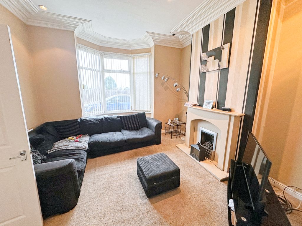 Property photo 2 of 33