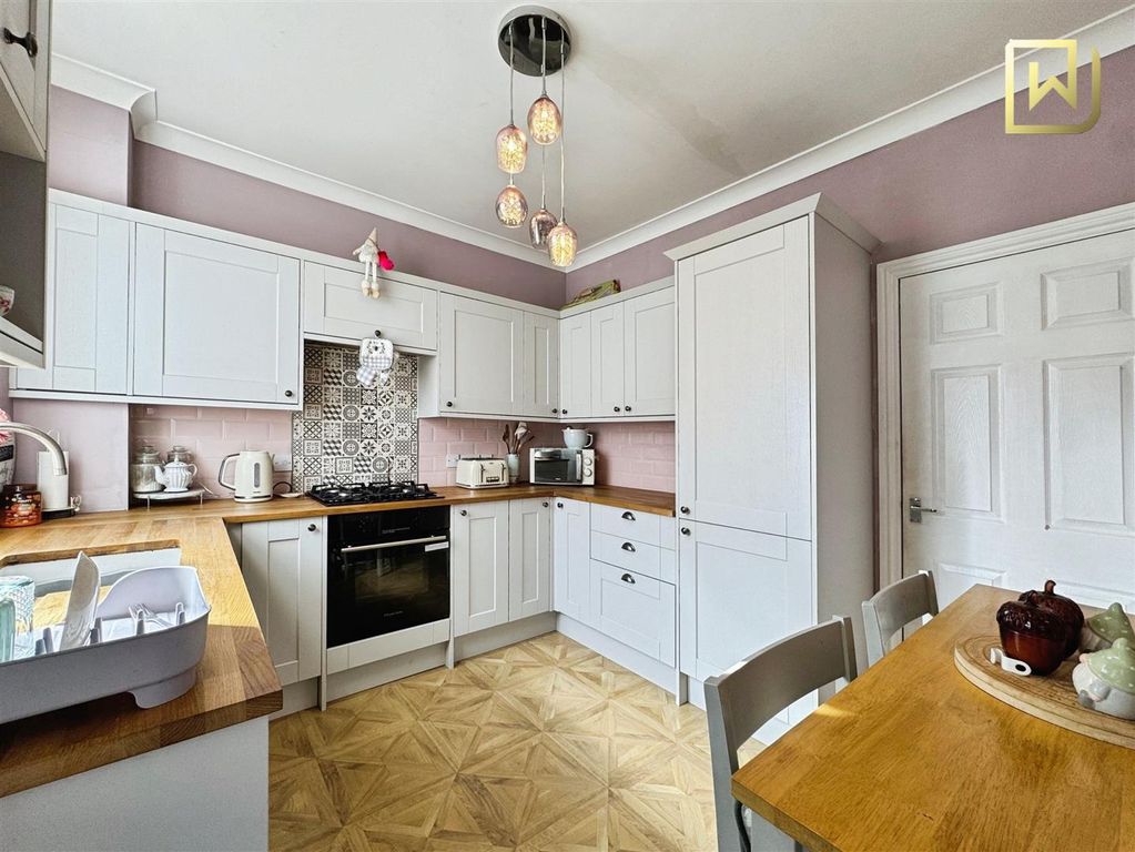 Property photo 3 of 28 Kitchen