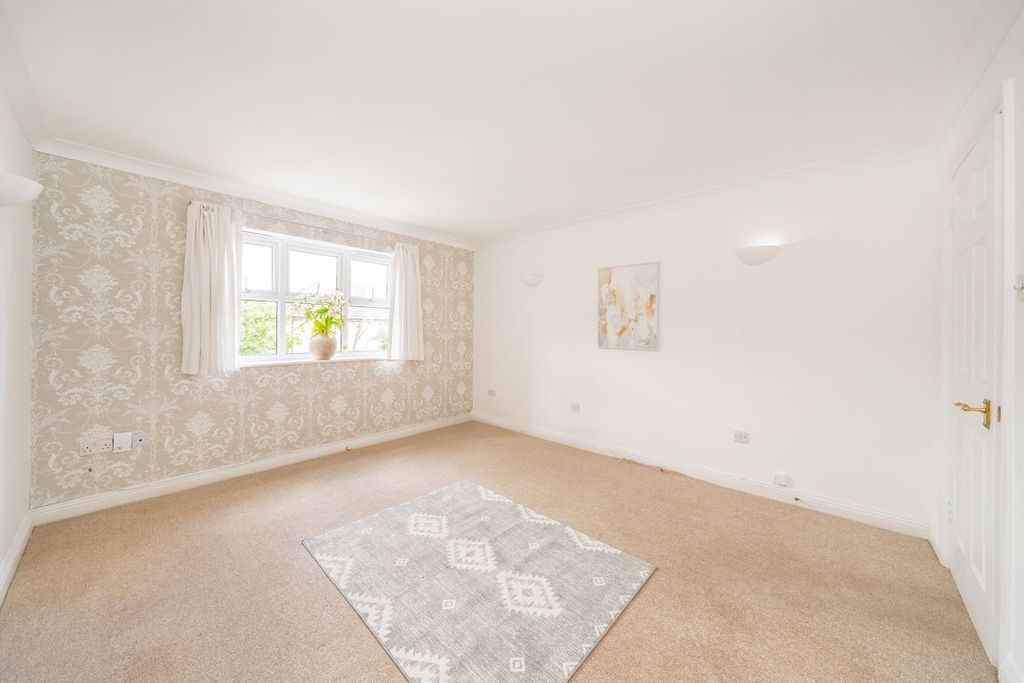 Property photo 3 of 6