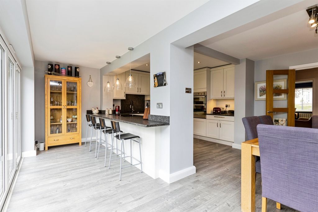 Property photo 3 of 28