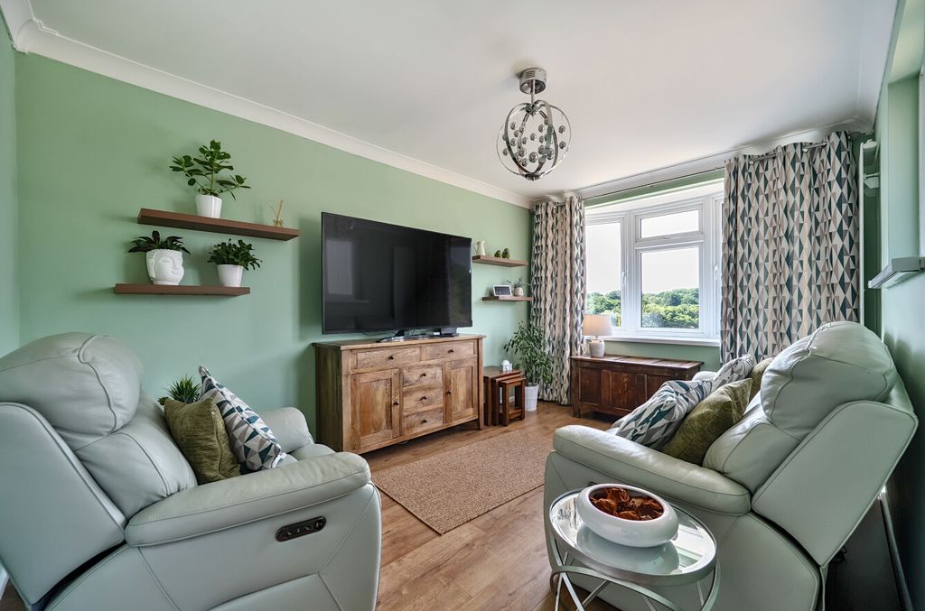 Property photo 2 of 10 1327904-3-6877Bfc...
