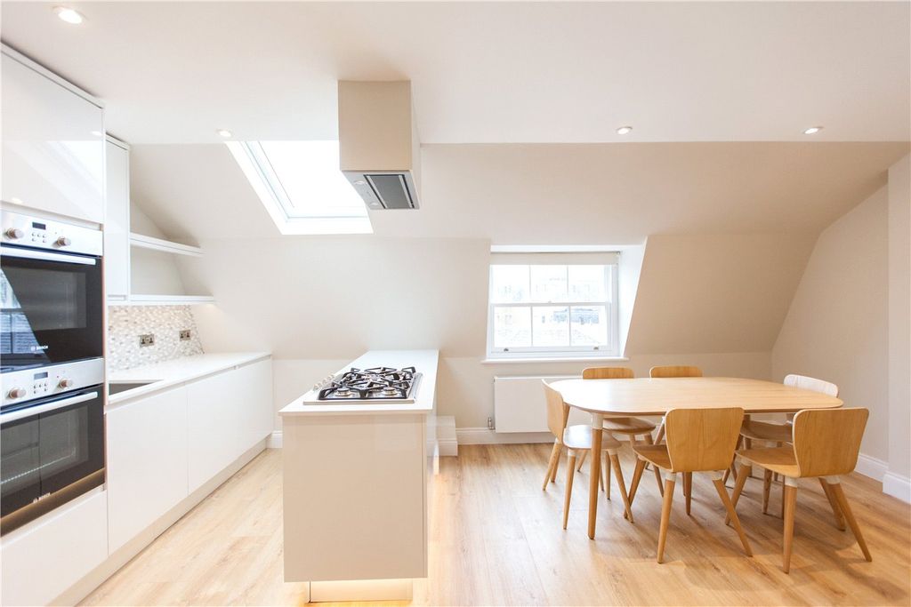 Property photo 3 of 8 Picture No. 18