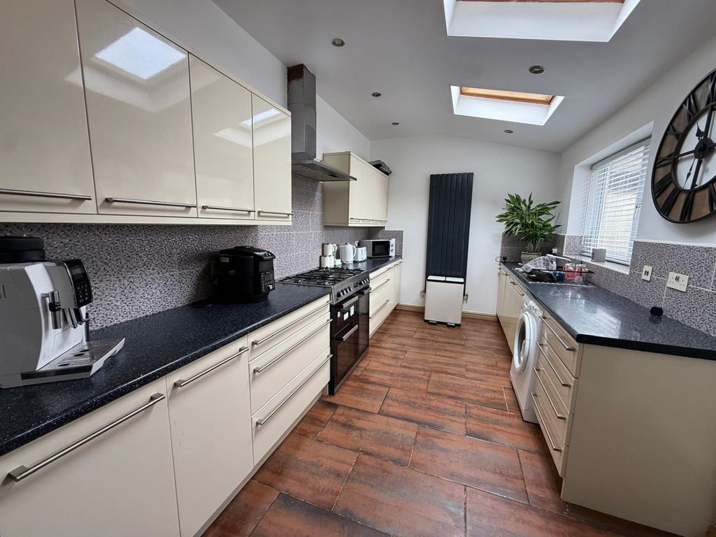 Property photo 2 of 21 Kitchen