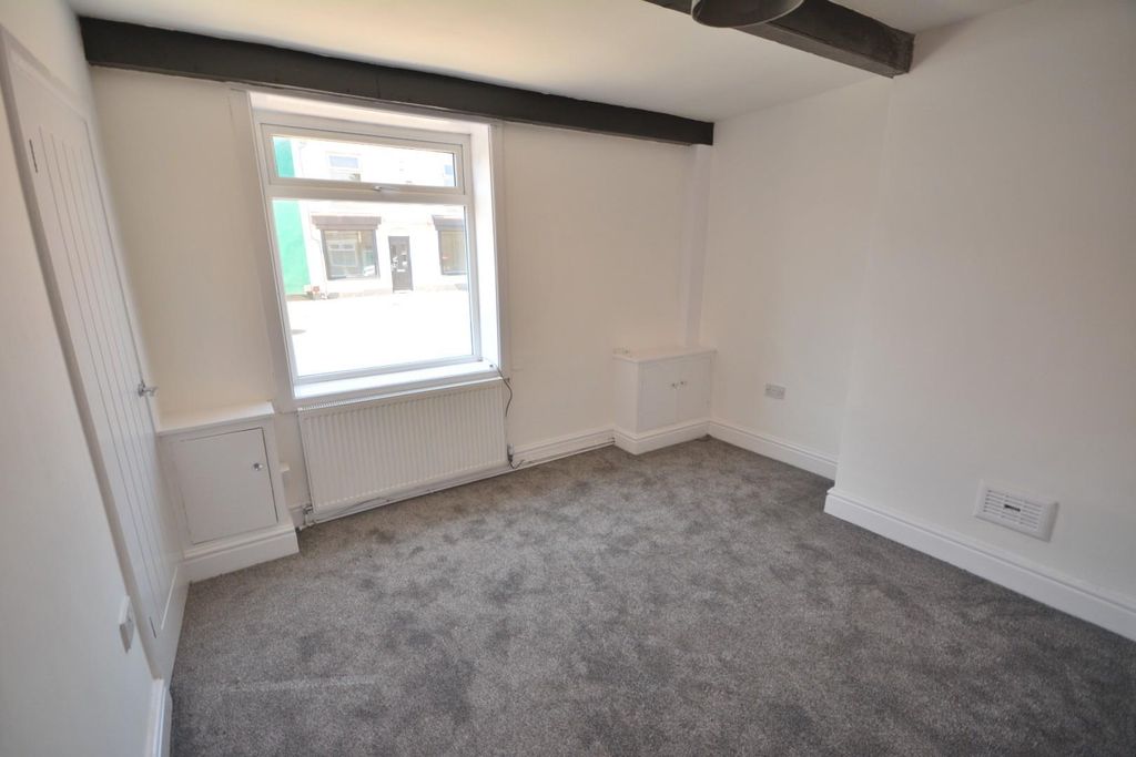 Property photo 2 of 9 Lounge
