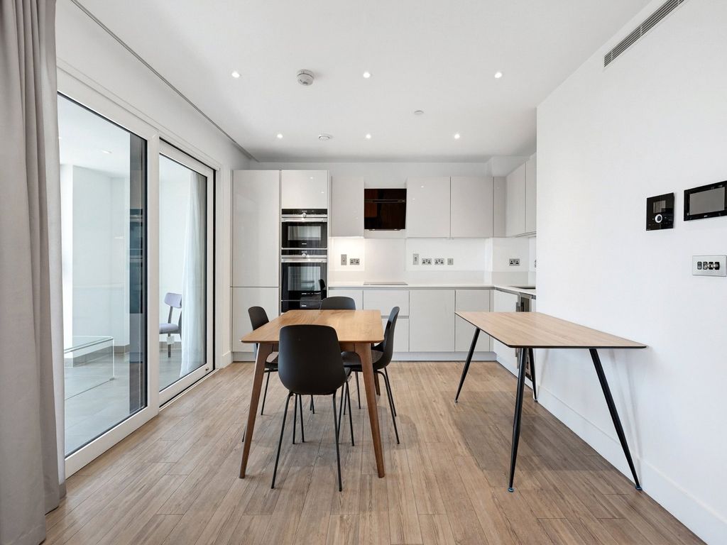 Property photo 3 of 14 Wiverton Tower