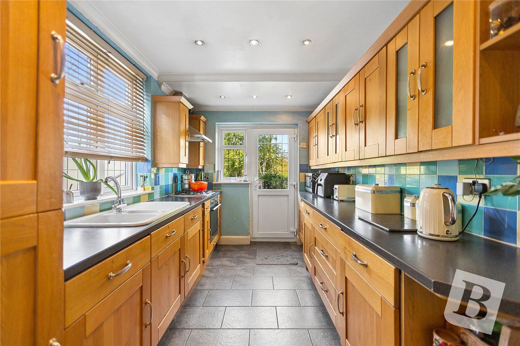 Property photo 3 of 17 Kitchen