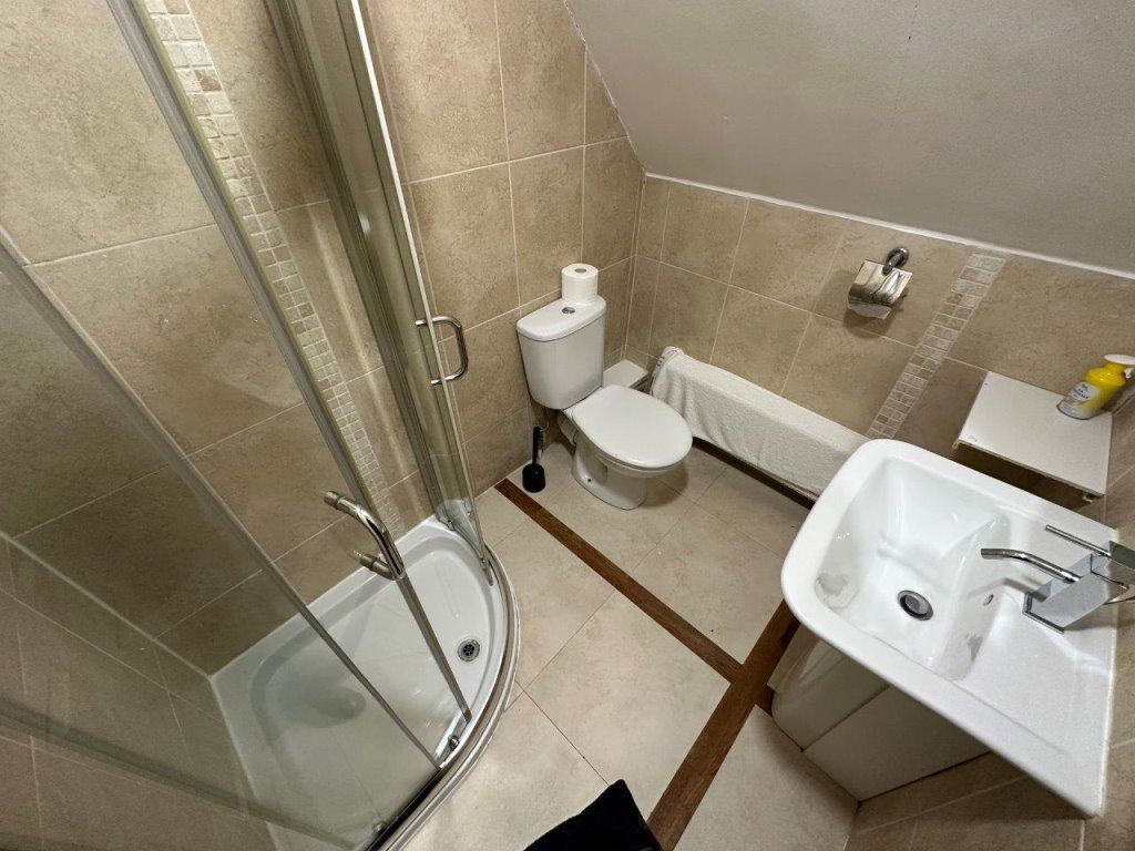 Property photo 3 of 6